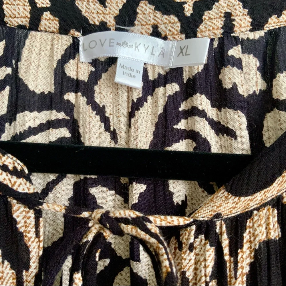 Elegant Brown and Cream Midi Dress - Picture 5 of 5